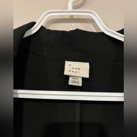 Linen Blazer - Picture 2 of 4